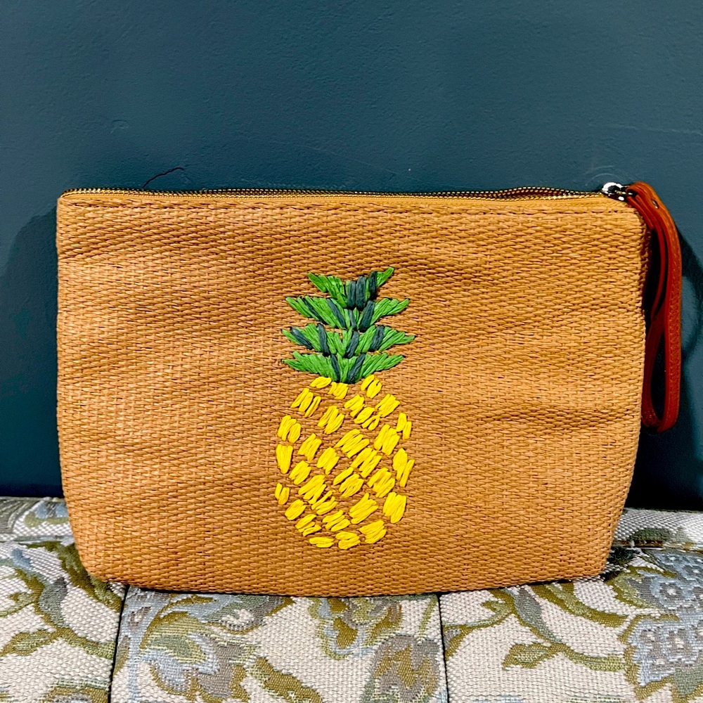 Woven pineapple clutch